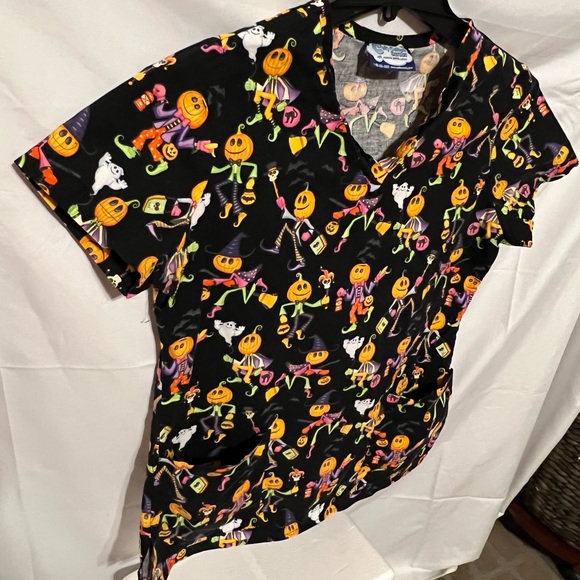 Sz M Halloween Ghost Pumpkin Trick or Treaters scrub top - Picture 5 of 12